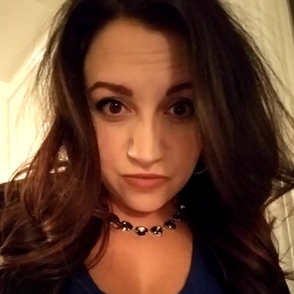 Meet your Posher, Christin - Picture 1 of 1